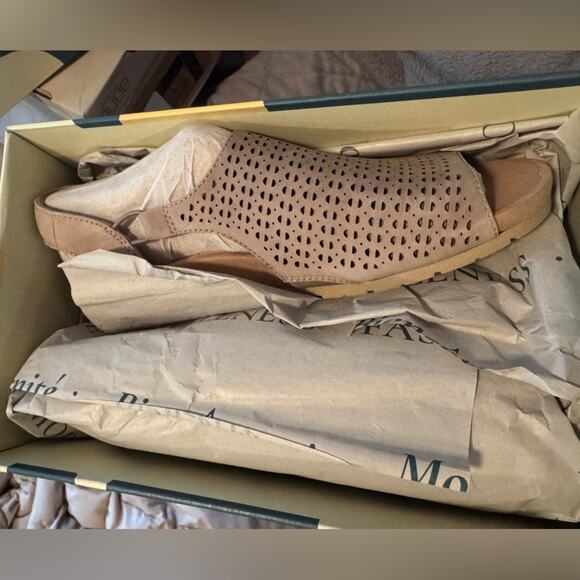 EARTH Linden Laveen Suede Peep Toe Slingback Sandals Size 9 New in Box MSRP $110 - Picture 8 of 10